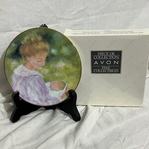 Vintage Avon Collectible Mother’s Day plate 1998. “Welcome home”